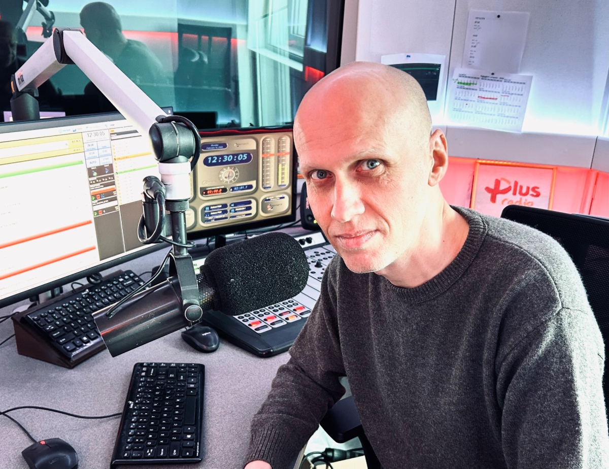 Mariusz Syta wydawcą w newsroomie radiowym Grupy ZPR Media